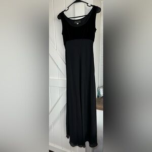Alex Evenings Women's Sleeveless Long Maxi Dress, Black‎ Velvet Top Size 6P